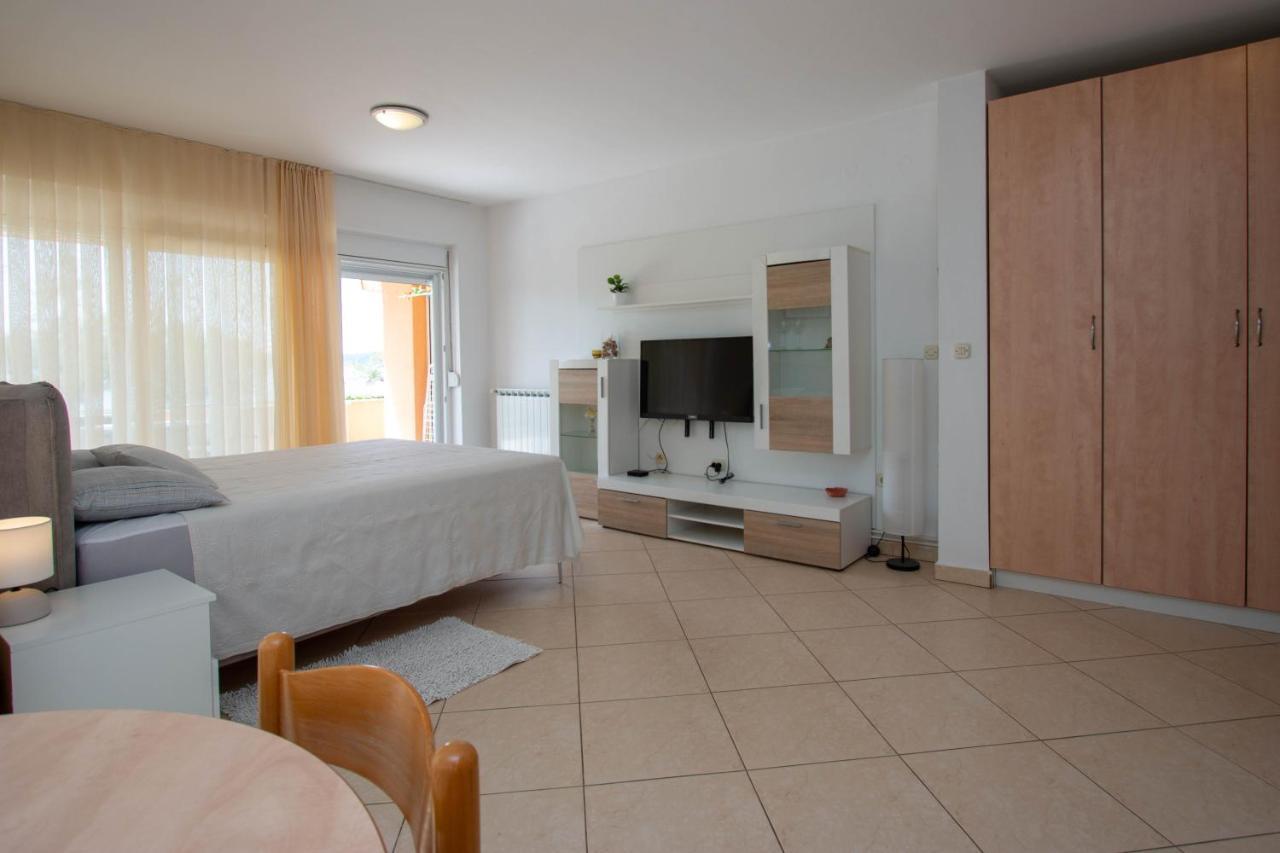 Apartments Matas Sukošan المظهر الخارجي الصورة